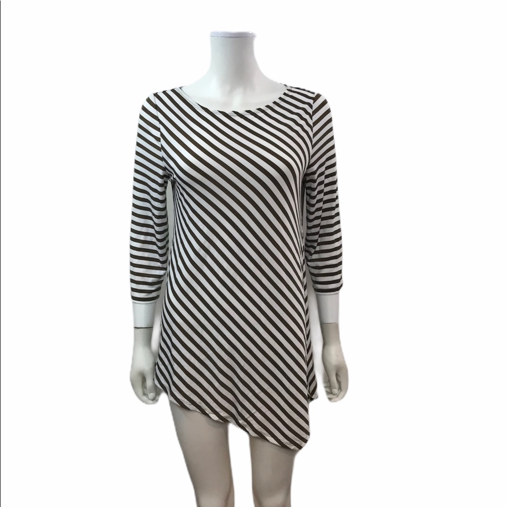 Chicos Easywear  3/4 Sleeve Asymmetrical Top